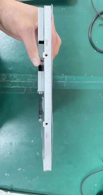 Un bon prix. Écran LCD industriel AUO de 15,6 pouces avec une luminosité de 500 cd/m², une résolution de 1366x768 et une interface LVDS à 30 broches en ligne