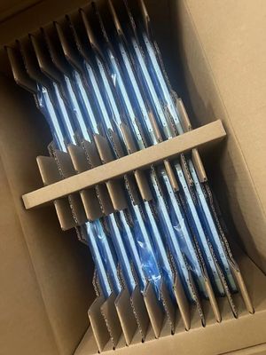 Un bon prix. AUO Affichage LCD industriel de 13,3 pouces G133HAN01.1 avec résolution 1920x1080P 400cd/m2 Luminosité et interface 30PIN en ligne